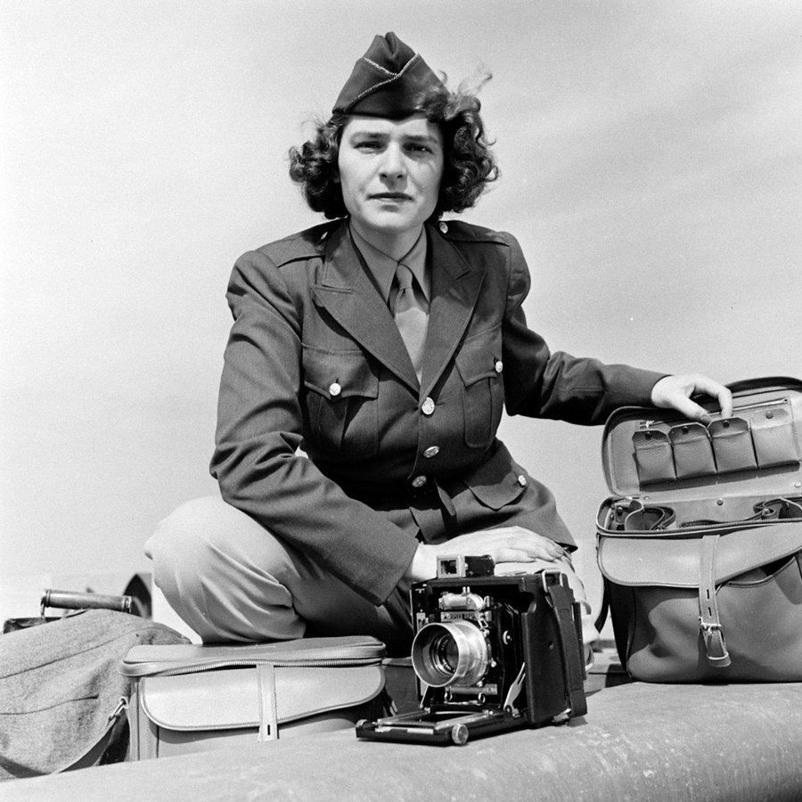 Марґарет Бурк-Вайт, кореспондентка і фотографка в часи Другої світової війни (Margaret Bourke-White 1904-1971) inclusity.com.jpg