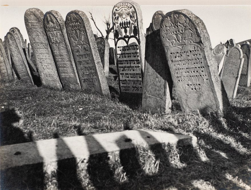 Мацеви (надгробки) на єврейському кладовищі. Ясіня на Закарпатті, 1934 р. Else Seifert, SLUB  Deutsche Fotothek