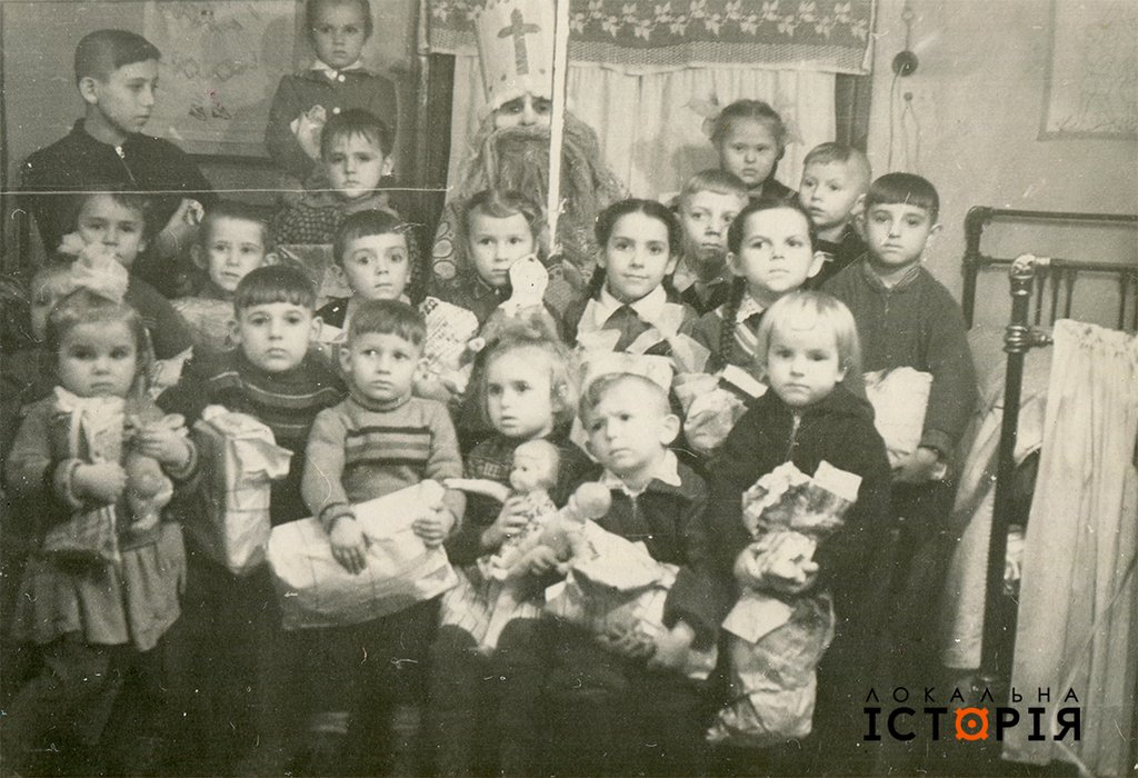 Свято Св. Миколая на спецпоселенні, м. Осінники Кемеровської обл., РРФСР, 1963 рік. В ролі Миколая Михайло Бандера з Тернопільщини.