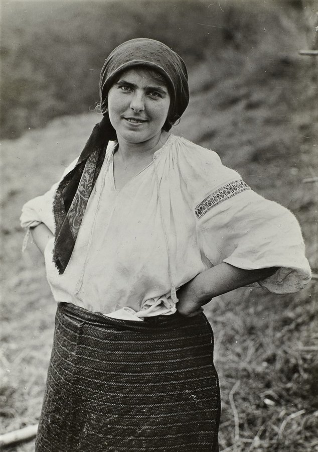 Молода гуцулка з Рахова, 1934 рік