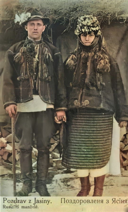 Молода пара з Ясіня. Листівка часів Чехословаччини. Кольоризоване фото