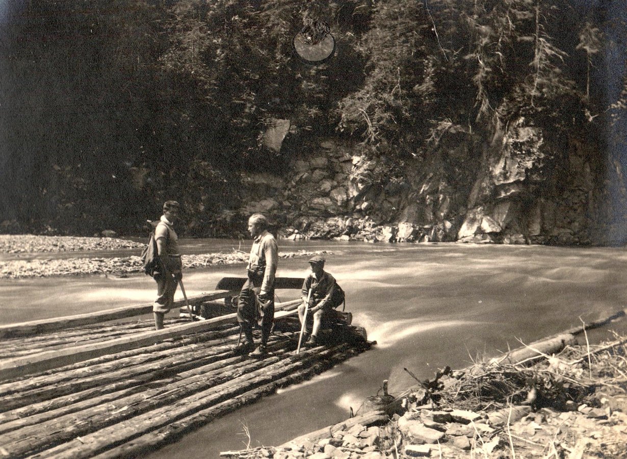 На дарабі, 1930 р. Фото о. Степан Венгринович. Музеї у Фитькові