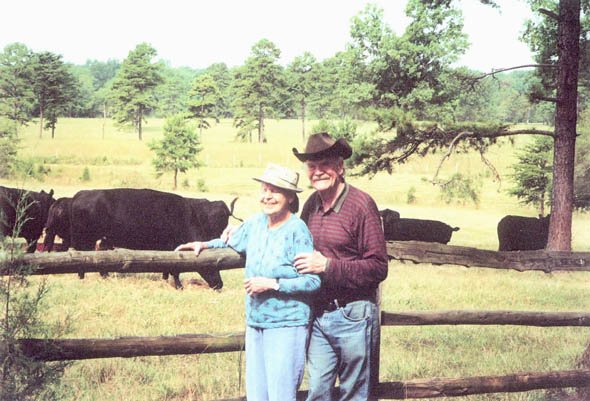 Омелян і Тетяна Антоновичі на фермі, 1996 рік