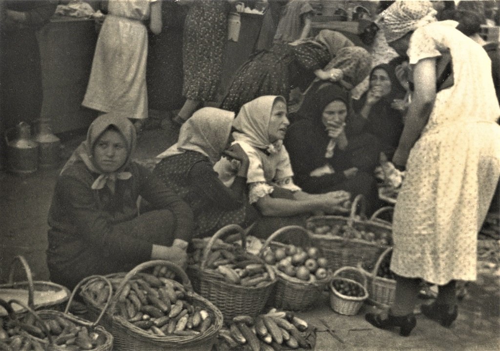 Овочевий ринок в Ужгороді, серпень 1934 року. Фото Зденка Фейфара з особистого архіву Петра Фейфара