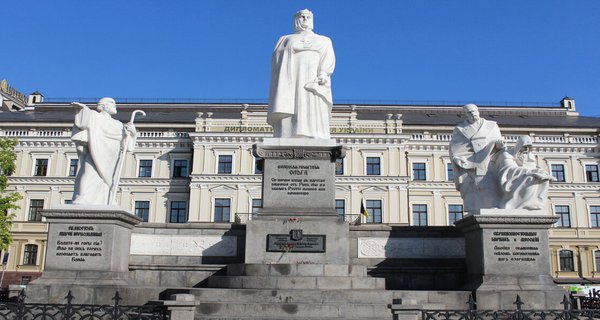 Пам'ятник_княгині_Ользі_(Київ) (1).jpg