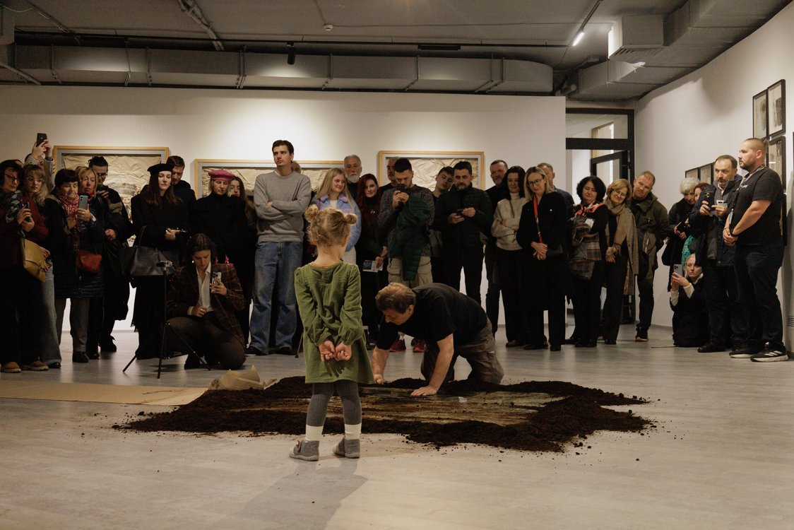 Перформанс Влодка Кауфмана у межах відкриття артпроєкту «Цивілізація» (1)