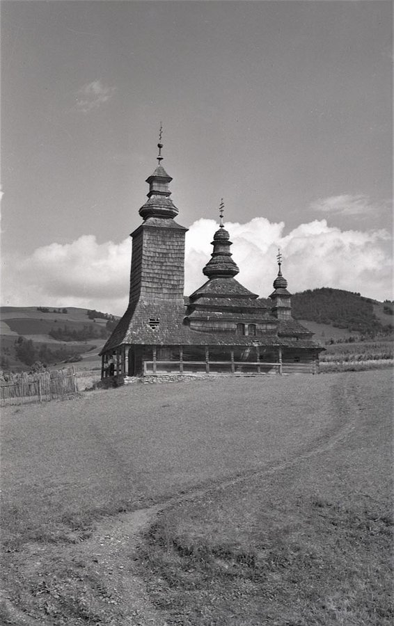 Початок руйнування Покровської церкви у селі Канора, 1953 рік. Фото Федорець В.К., 72 Н 9778 ДНАББ імені В.Г