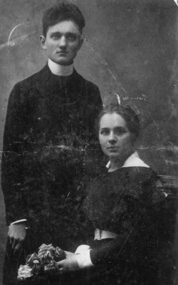 Подружжя Опарівських, 1916