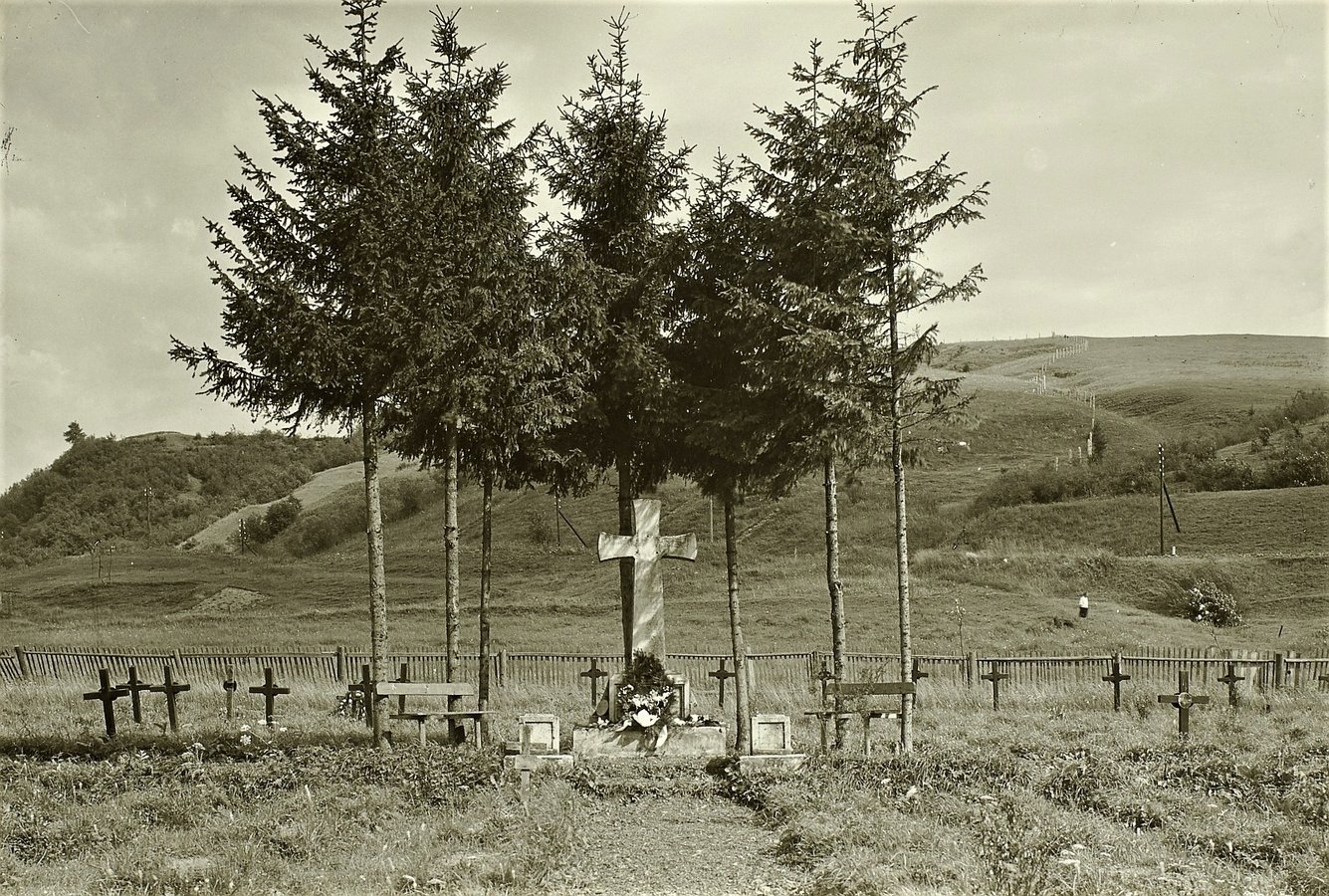 Поховання вояків часів Першої світової війни у селищі Ясіня, 1934 рік. Walter Möbius, df_m_0003366 SLUB Deutsche Fotothek