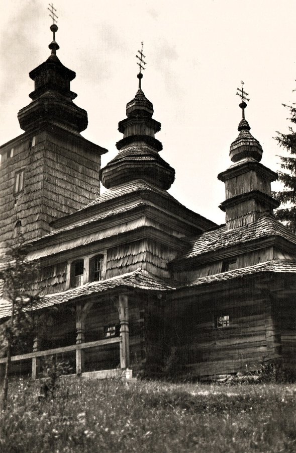 Покровська церква у селі Плоске на листівці 1920-х років. З архіву Михайла Марковича