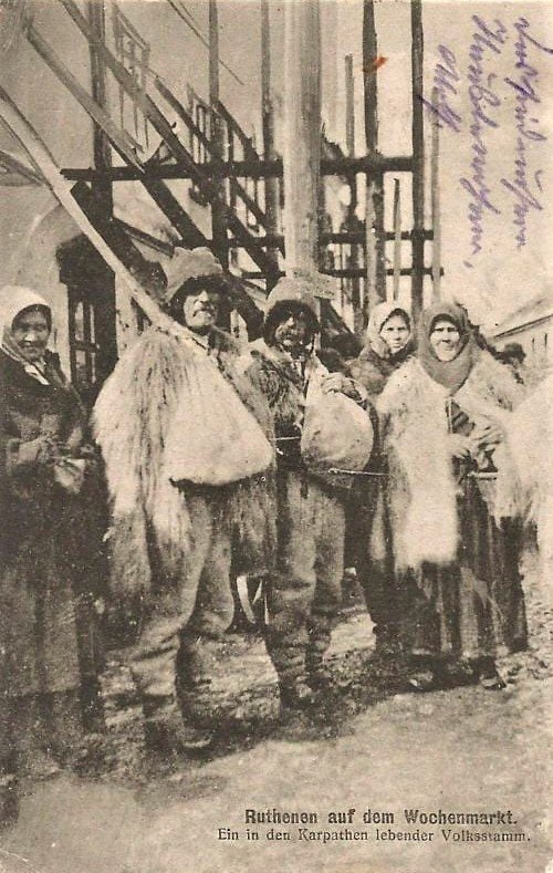 Поштова листівка часів Першої світової війни із зображенням місцевого населення у Хусті