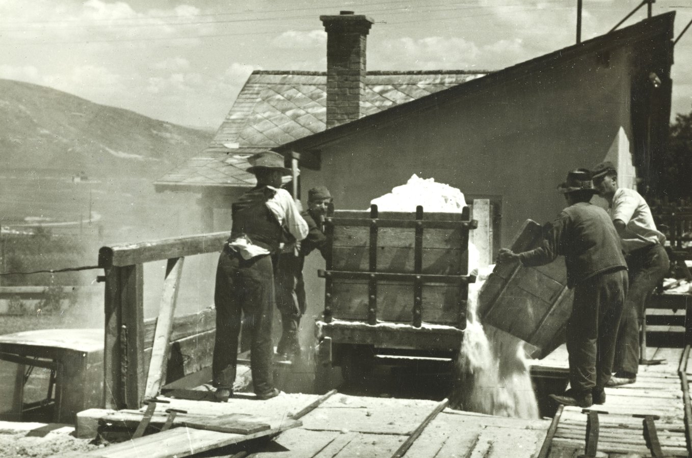 Працівники соляної шахти в Солотвині, 1939 р. Szöllősy Kálmán, F 329776 Néprajzi Múzeum. Budapest, Magyarország