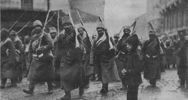 Russian_troops_entering_Lvov_1914