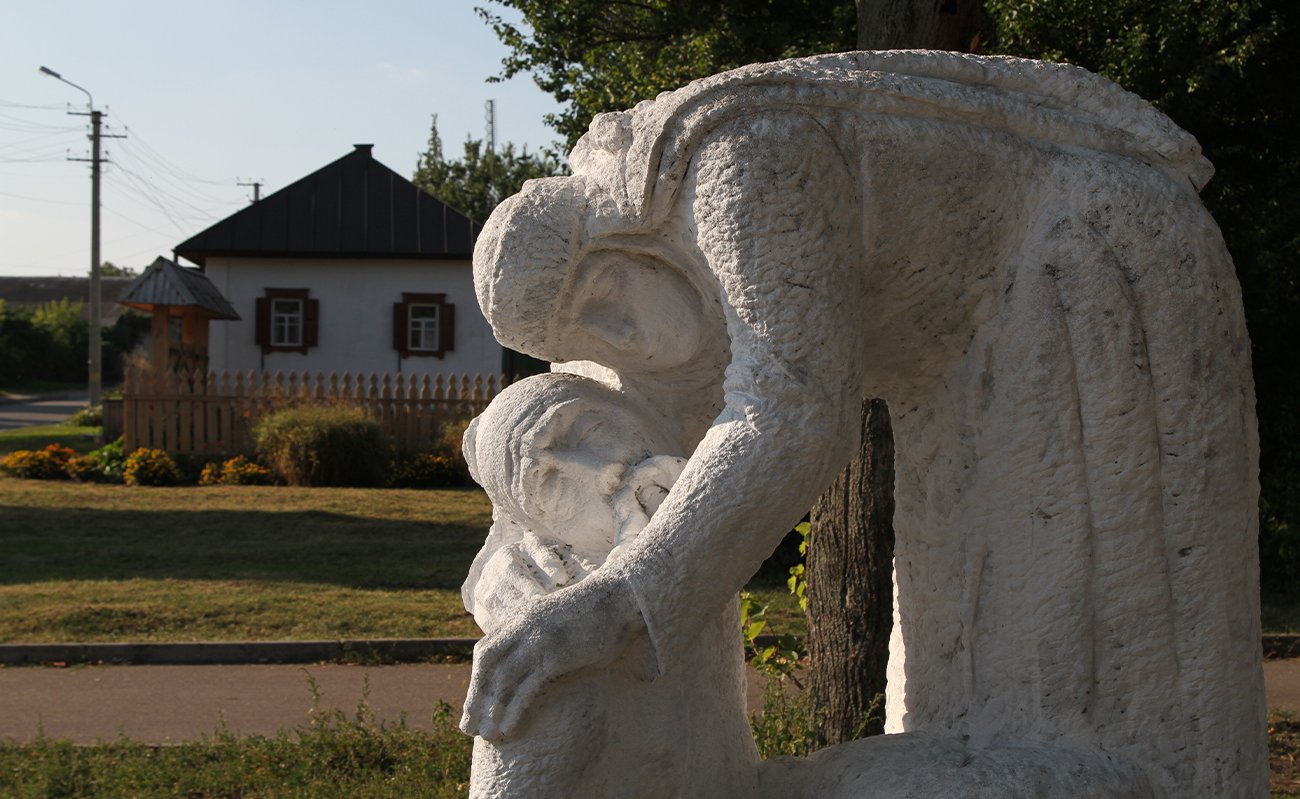Скульптура в Батурині(1)