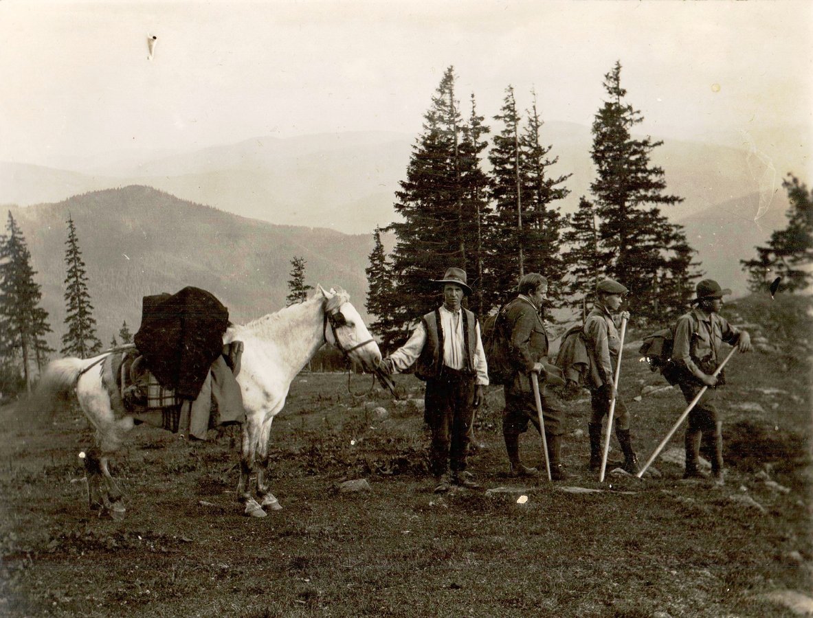 ’’Сунеться наша каравана’’, 1930 р. Фото о. Степан Венгринович. Музеї у Фитькові