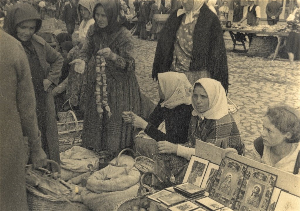 Торгівля в Ужгороді, серпень 1934 року. Фото Зденка Фейфара з особистого архіву Петра Фейфара