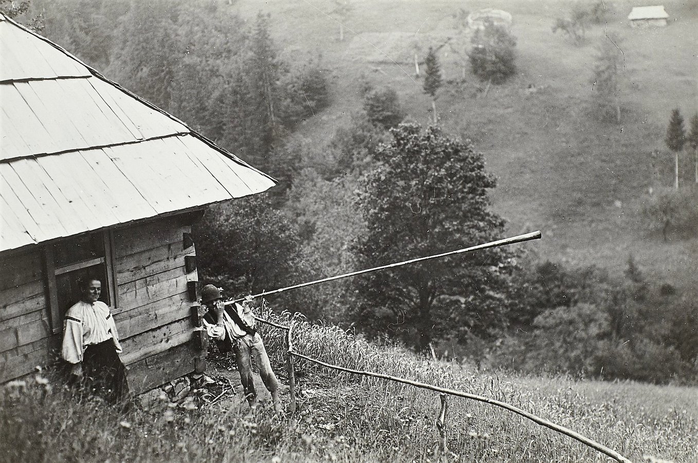 Трембітар у горах Рахівщини, 1934 рік. Walter Möbius, df_m_0003381 SLUB Deutsche Fotothek