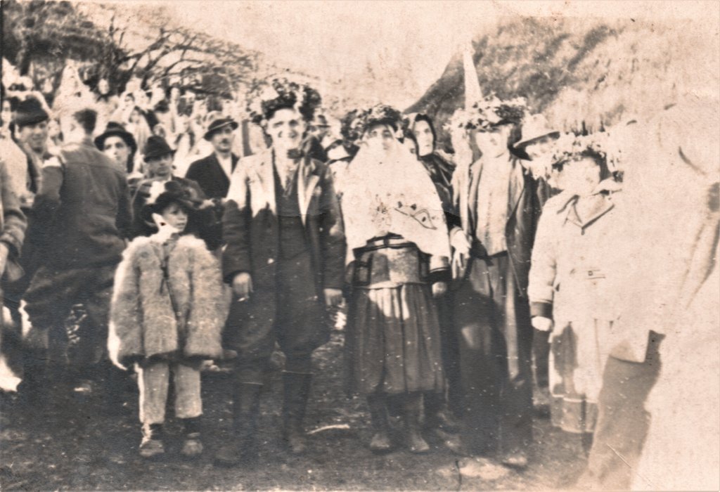 Весілля на Міжгірській Верховині, кінець 30-х., початок 40-х рр. ХХ ст. Фото з архіву автора