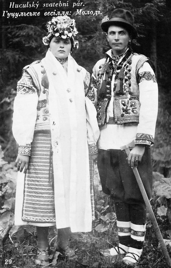 Весільна пара з Ясіня. Рахівщина, листівка 1930-р рр. ХХ ст.