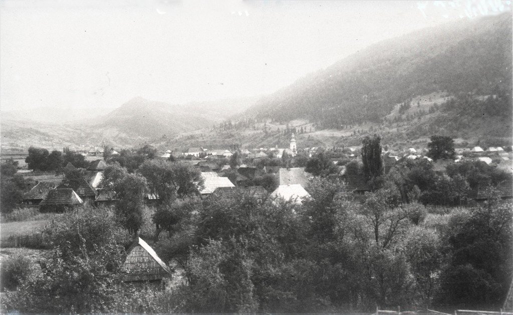 Вид на селище Волове (нині Міжгір’я) 1919-1922 р. Amalie Kožmínová FA 15443 Sbírka Moravského zemského muzea Praha, Česká republika.jpg