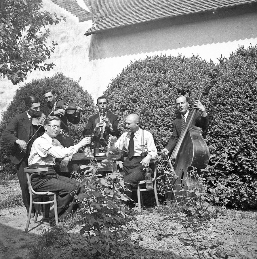 Відпочинок з музикою на Закарпатті, 1938 р. Török Sándor. Архів Török Éva