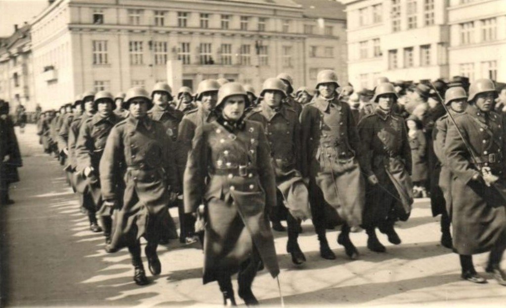 Вхід угорських військ до Ужгорода, 1938 рік. Фото Степана Качурека. З архіву Михайла Марковича