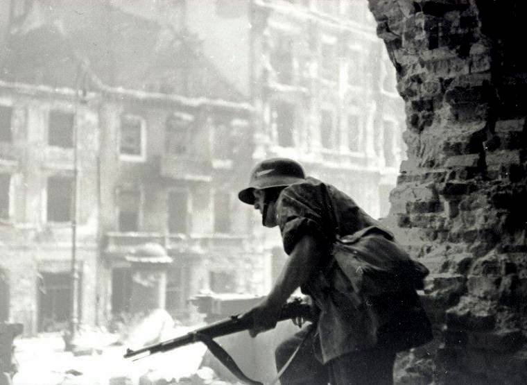 Warsaw_Uprising_by_Haneman_-_Holy_Cross_Church_-_44