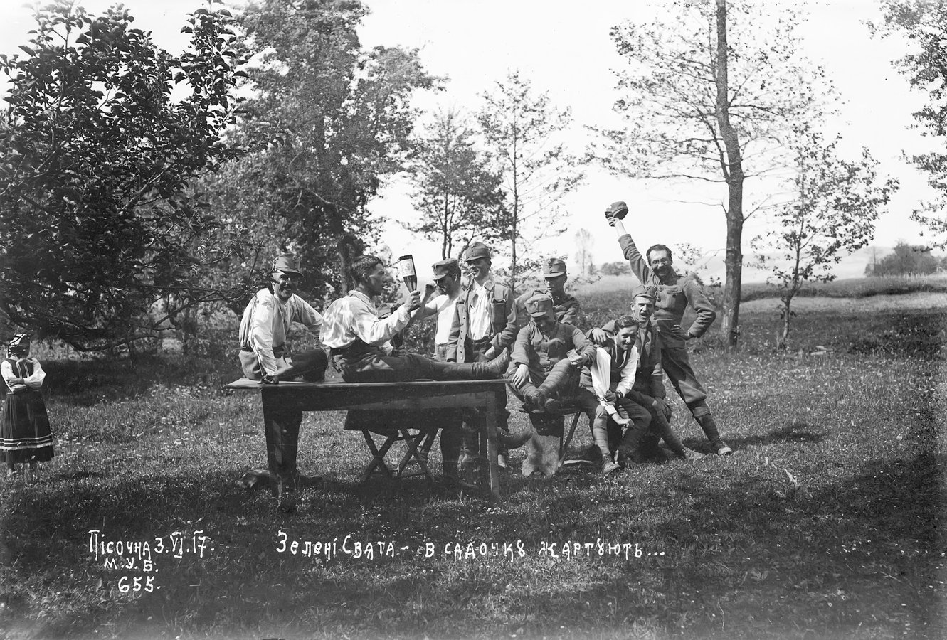 Зелені свята в садочку жартують, Львівщина, 1916 рік_UML_Box_47-00046