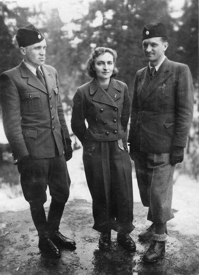 Зліва направо: Микола Лебедь, Дарія Гнатківська, Ярослав Гайвас, 1940 рік